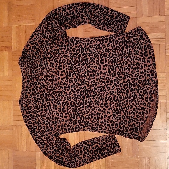 LIKE NEW Sexy Leopard Print Long Sleeve Top, M - Picture 13 of 13